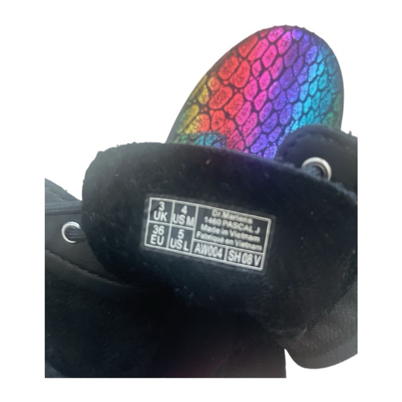 DT MARTENS. New, SOFT NEVER USED - Picture 5 of 6